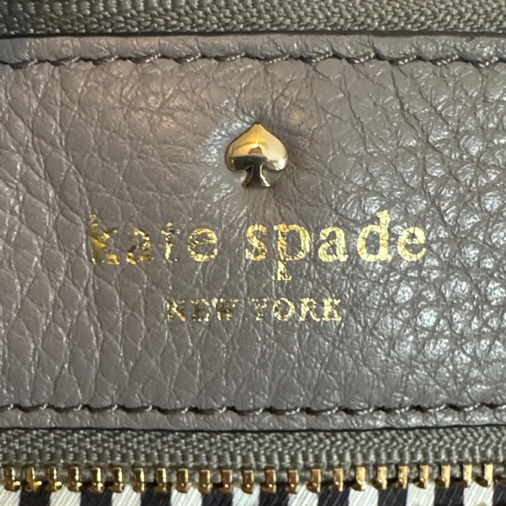 Kate Spade Charcoal Leather Wristlet NWOT - Picture 2 of 7
